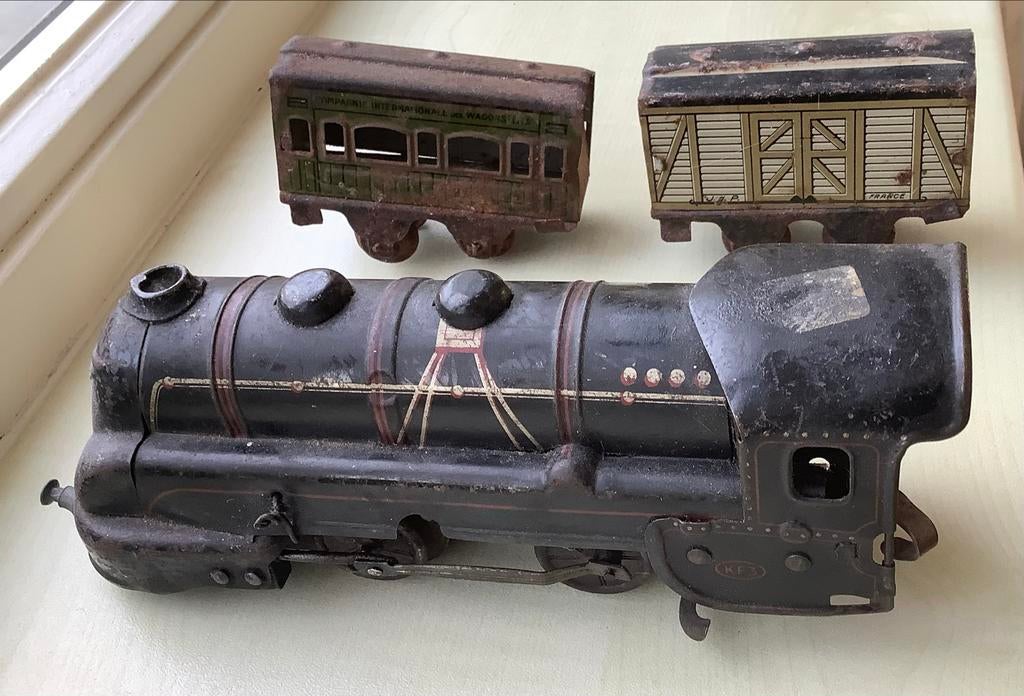 Oude opwind Locomotief met 2 Wagonnetjes, Overige merken, Gebruikt, Locomotief, Gelijkstroom of Wisselstroom