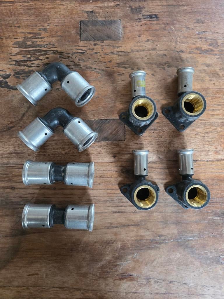 Henco muurplaten en perskoppelingen per stuk, Overige materialen, Overige typen, Nieuw, Minder dan 2 meter