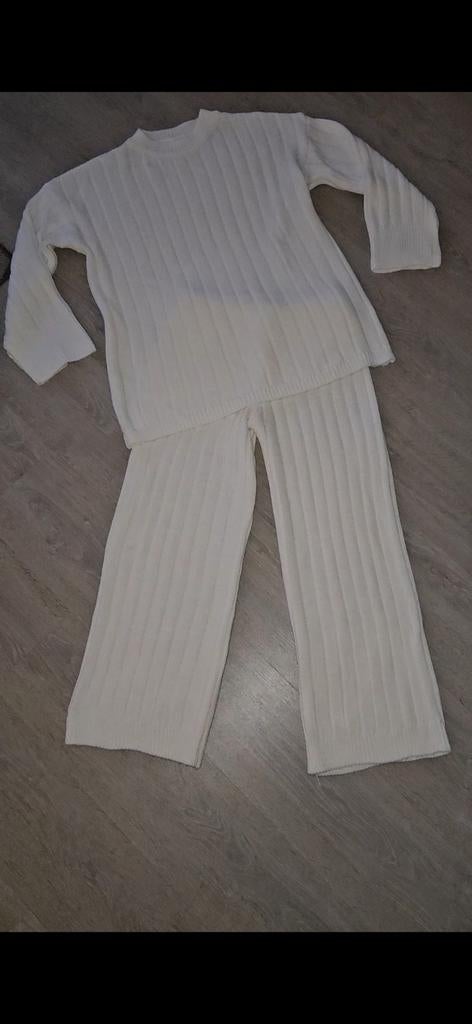 Set setje huispak 2 delig creme/wit maat one size, Ophalen, Zo goed als nieuw, Maat 38/40 (M), Wit