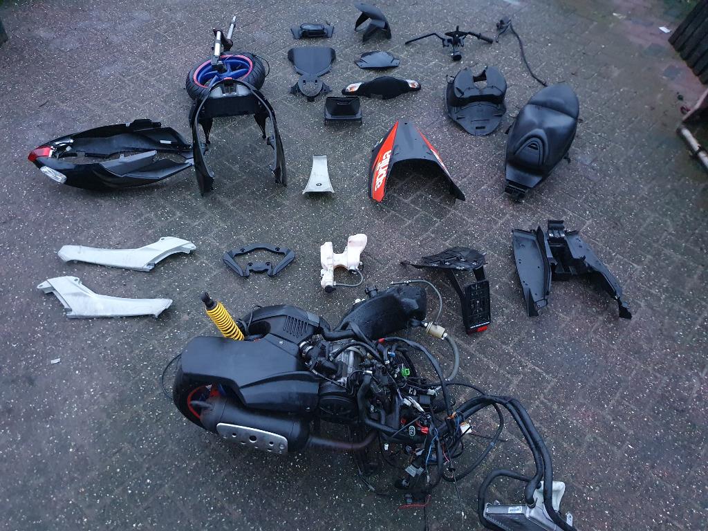 Aprilia SR factory frame met geel kenteken SR50 onderdelen, Aprilia, SR, Frame, Gebruikt