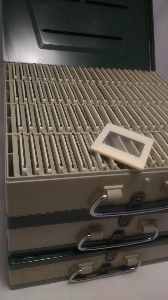 200+ Titania slides in 2x Paterson Holders dia ramen, Verzenden, Gebruikt