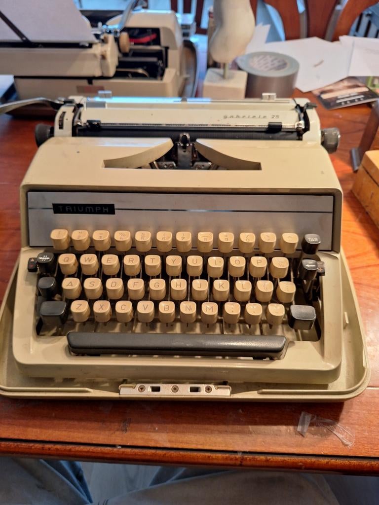 Triumph Gabriele 25 typemachine, Ophalen