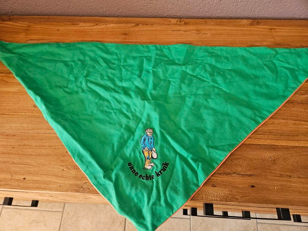 Groene Unne Echte Kruik halsdoek Tilburg carnaval, Verzamelen, Scouting, Gebruikt, Pet, Hoed of Sjaal, Ophalen of Verzenden