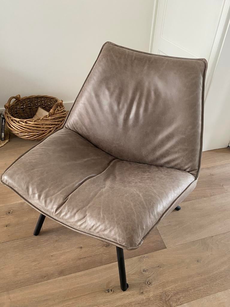 Leren fauteuil. Taupe kleur, Huis en Inrichting, Fauteuils, Ophalen, Gebruikt, 75 tot 100 cm, 50 tot 75 cm