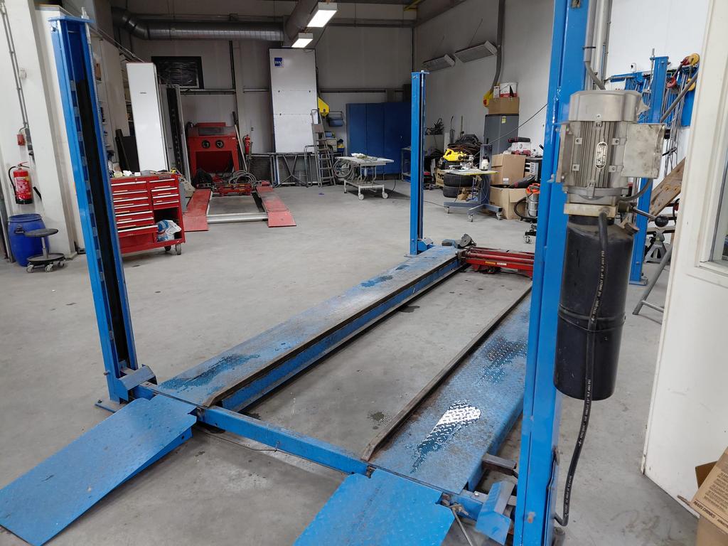 4 koloms Hefbrug Autobrug 2000kg, Ophalen