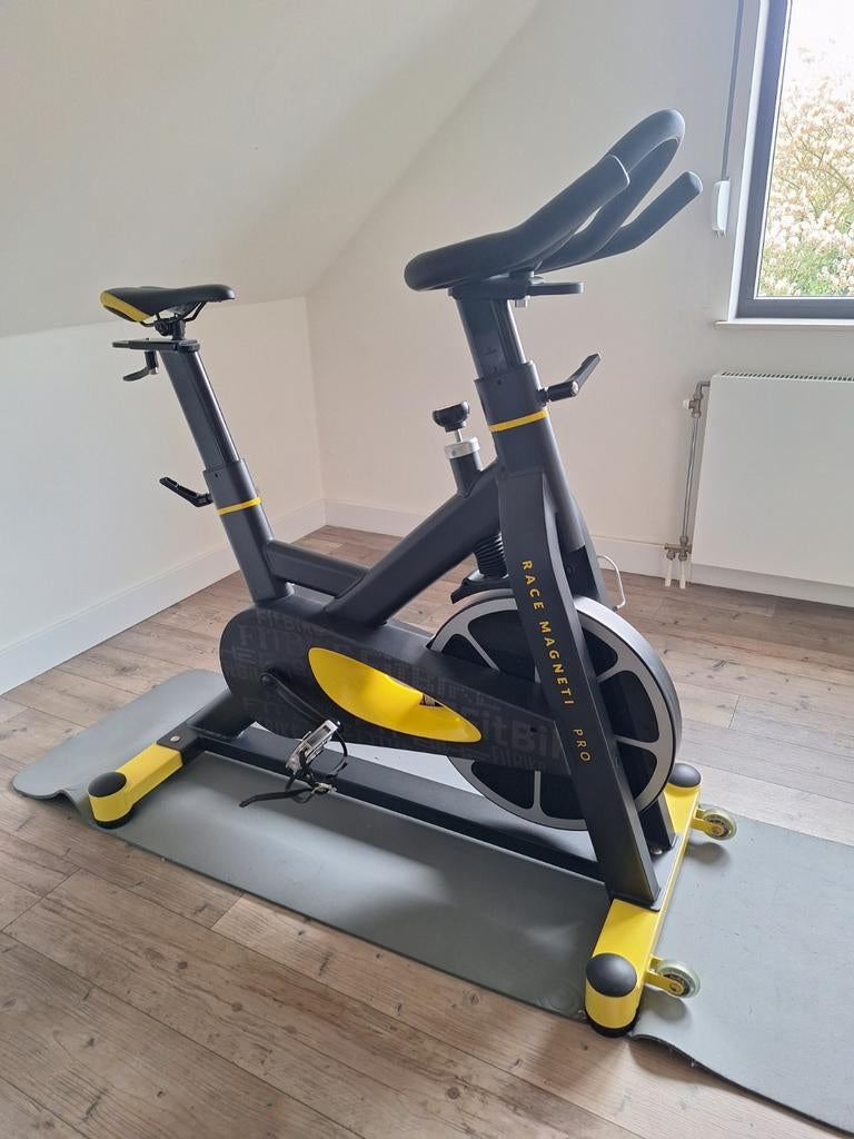 Spinningfiets: fitbike race magnetic pro, Sport en Fitness, Ophalen, Zo goed als nieuw, Spinningfiets
