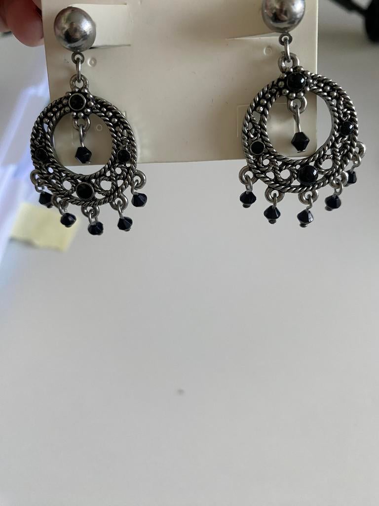 Zilverkleurige oorbellen nieuw gratis bij aankoop, Overige materialen, Nieuw, Ophalen of Verzenden, Knopjes of Stekers