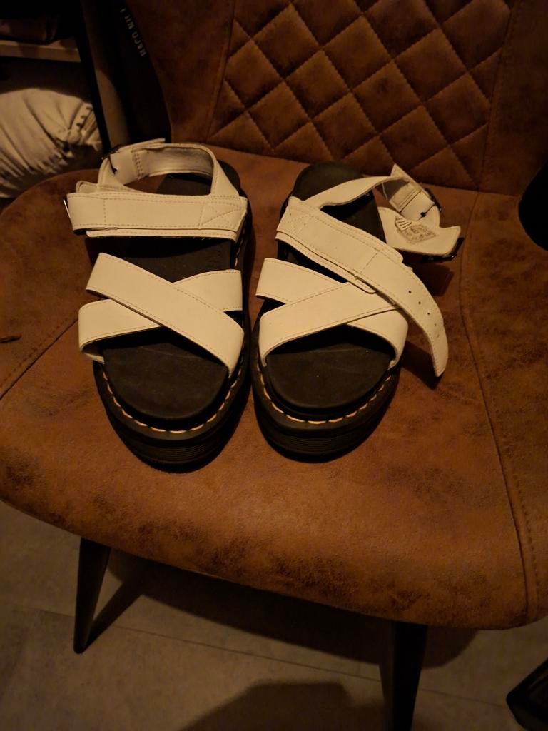 Nieuwe Dr. Martens sandalen maat 40 wit, Wit, Nieuw, Dr. Martens, Sandalen of Muiltjes