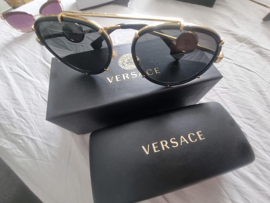 Nieuwe Versace zonnebril - Stijlvol en ongedragen, Sieraden, Tassen en Uiterlijk, Zonnebrillen en Brillen | Dames, Zonnebril, Zwart