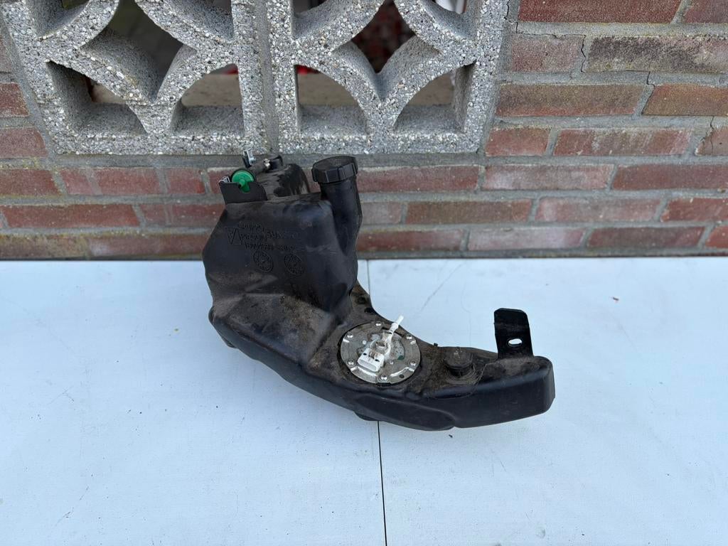 Piaggio zip IGET benzine tank met pomp, Ophalen of Verzenden, Zo goed als nieuw, Tank