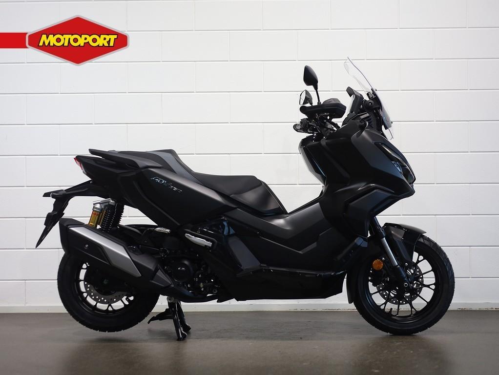 Honda ADV 350 (bj 2026), Scooter, Doornveld 180
B 1731  ZELLIK, BE, Bedrijf, Mc.benelux@honda-eu.com
