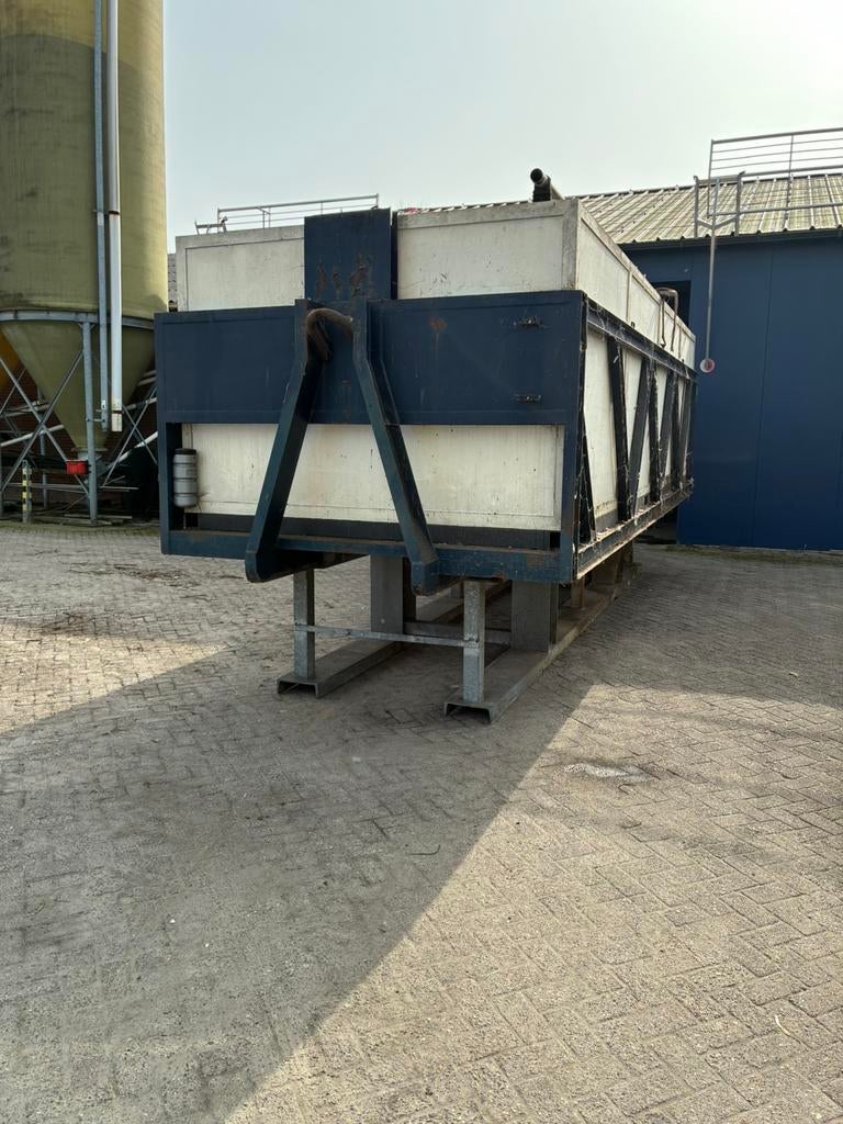 Haakarm container/vis transport/viskweektanks, Ophalen