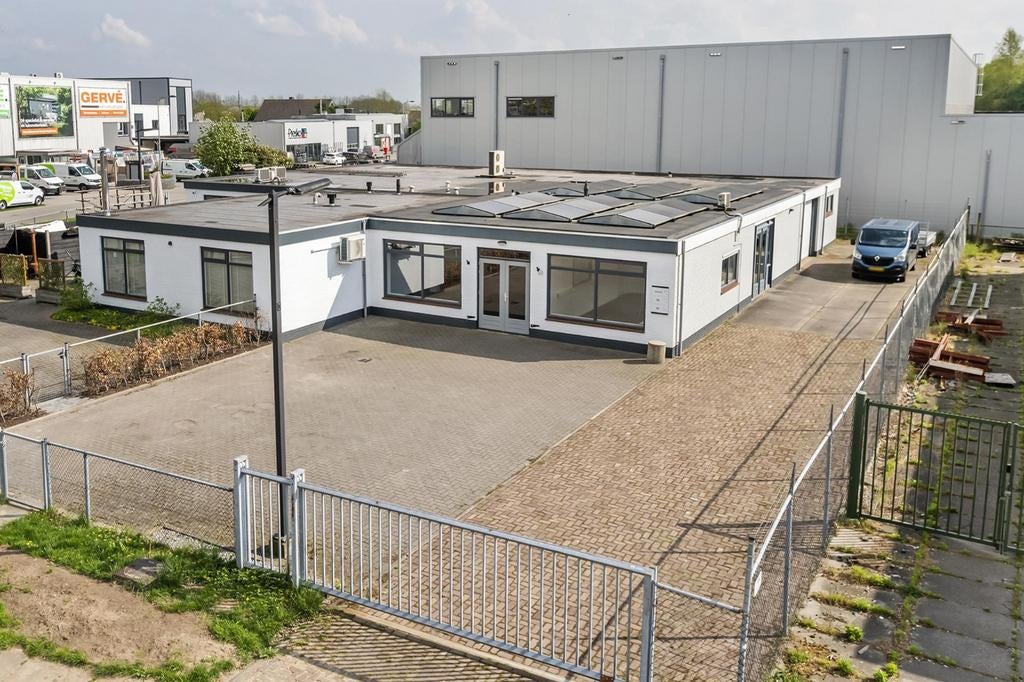 Te huur: Bedrijfs- en kantoorruimte in Buren (gld)., 196 m², Bedrijfsruimte