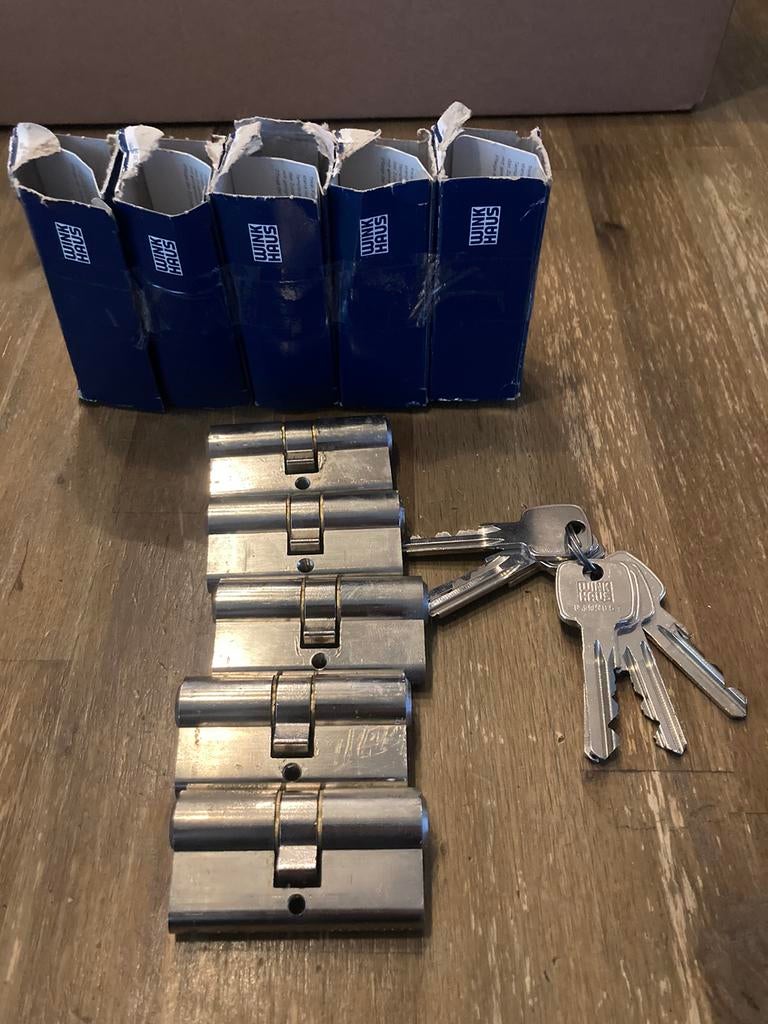 Winkhaus cilinders gelijksluitend 5x30-30, Ophalen, Zo goed als nieuw, Koper of Messing, Slot