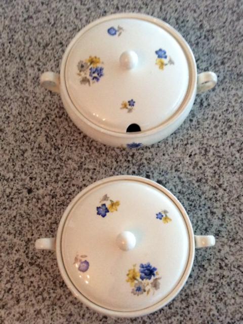 Twee mooie oude dekschalen van Petrus ragout, Ophalen of Verzenden