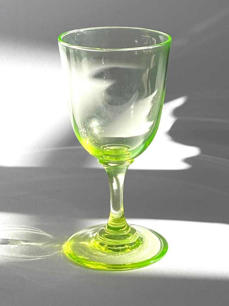 Vaseline Uranium Annagroen glass Wijnglas pontil 19e eeuw, Ophalen of Verzenden
