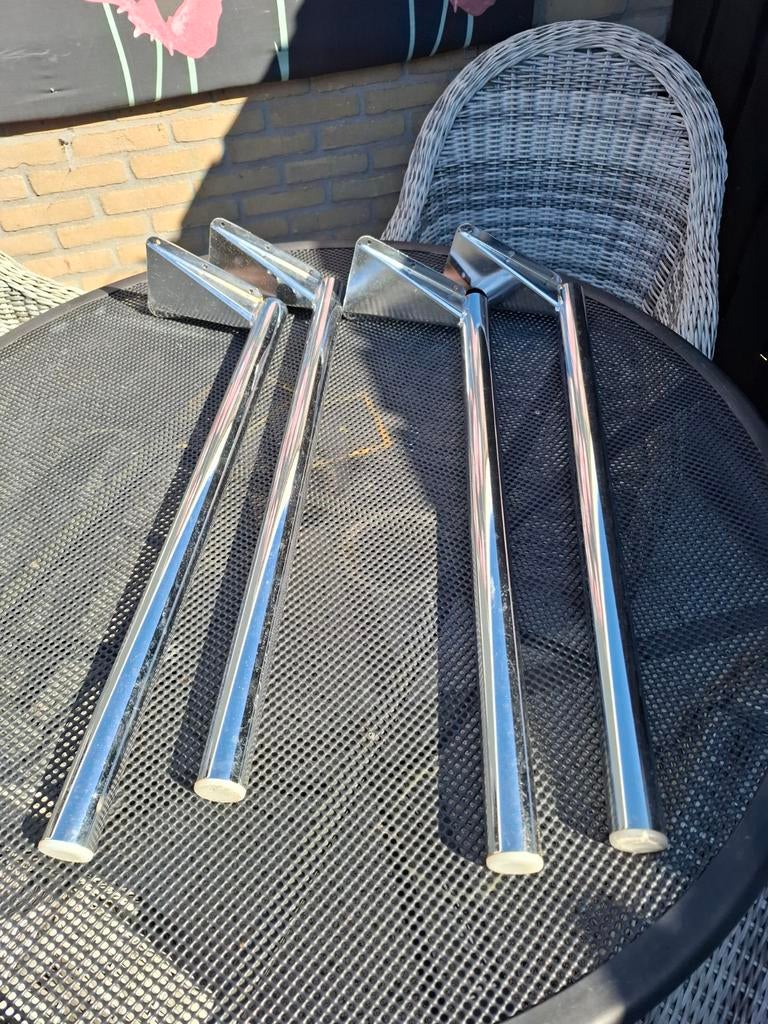 4 chromen tafelpoten, Ophalen