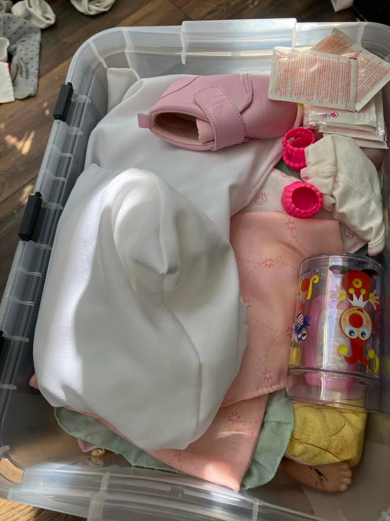 2 baby born poppen met kleding en accessoires, Ophalen, Gebruikt, Babypop