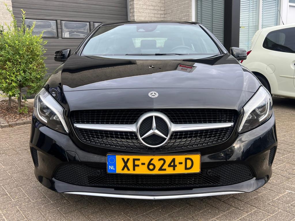 Mercedes-Benz A-klasse 200 Ambition, 12 maanden, Gebruikt, Leder en Stof, Zwart