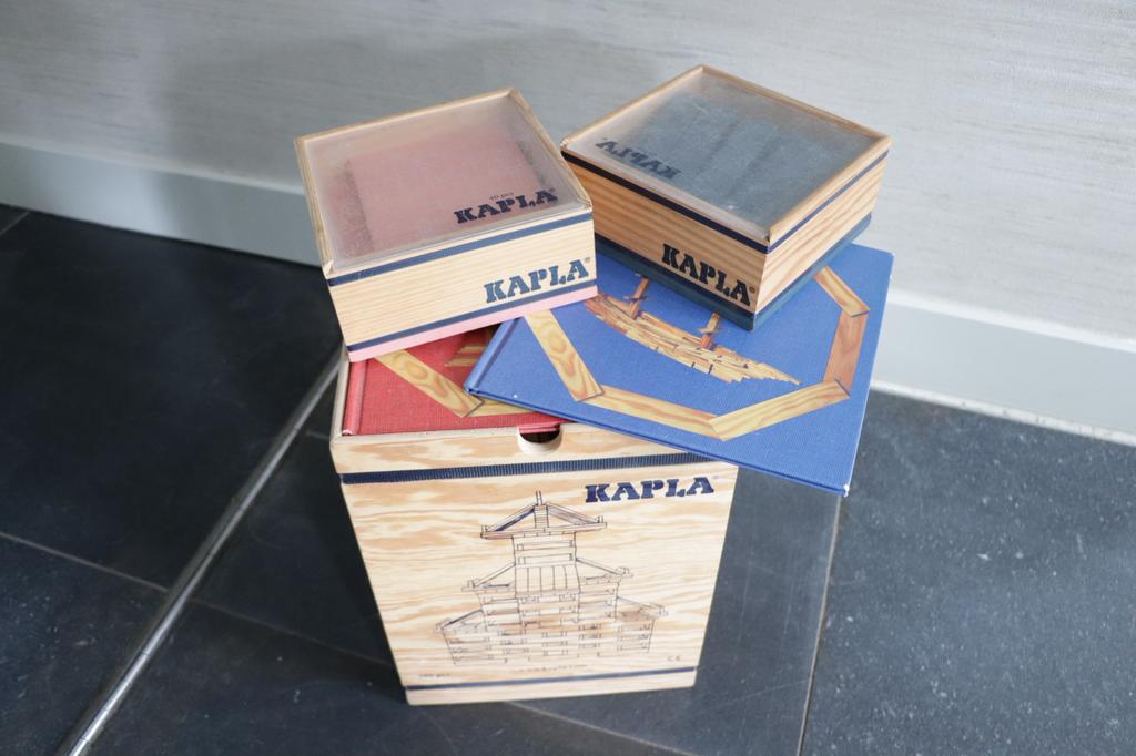 Kapla 320 stuks + 2 boeken + extra doosjes rood en blauw, Ophalen, Zo goed als nieuw, Overige merken