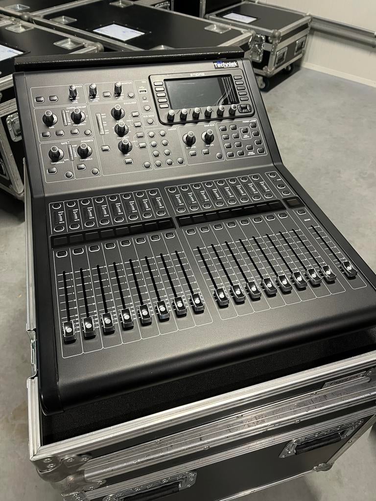 Midas M32R + DL153, Muziek en Instrumenten, Mengpanelen, Ophalen of Verzenden, Zo goed als nieuw, 20 kanalen of meer, Microfooningang