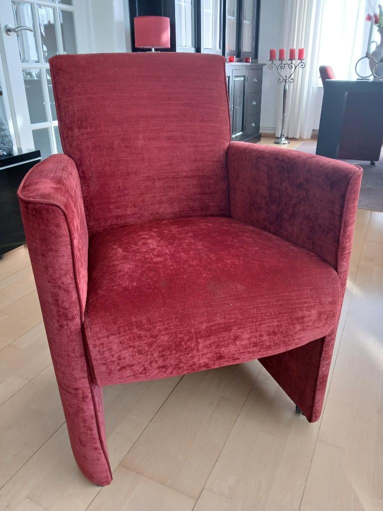 4 eetkamer stoelen op wieltjes (wijnrood), Ophalen, Zo goed als nieuw, Vier, Stof