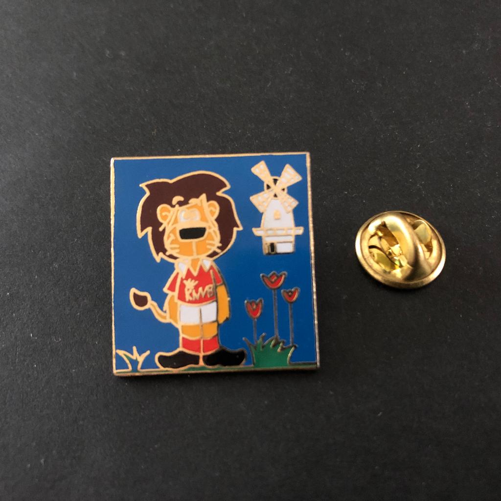 Pin Voetbal EK 1993, Verzamelen, Speldjes, Pins en Buttons, Ophalen of Verzenden, Zo goed als nieuw, Sport, Speldje of Pin