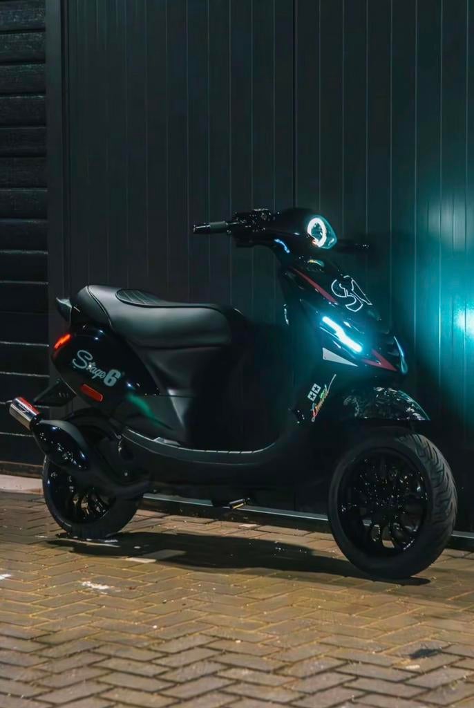 Zip 70cc 2 Takt GEZOCHT!! Ongeveer zoals foto, Fietsen en Brommers, Scooters | Piaggio, Ophalen, Zo goed als nieuw, Tweetakt, Zip