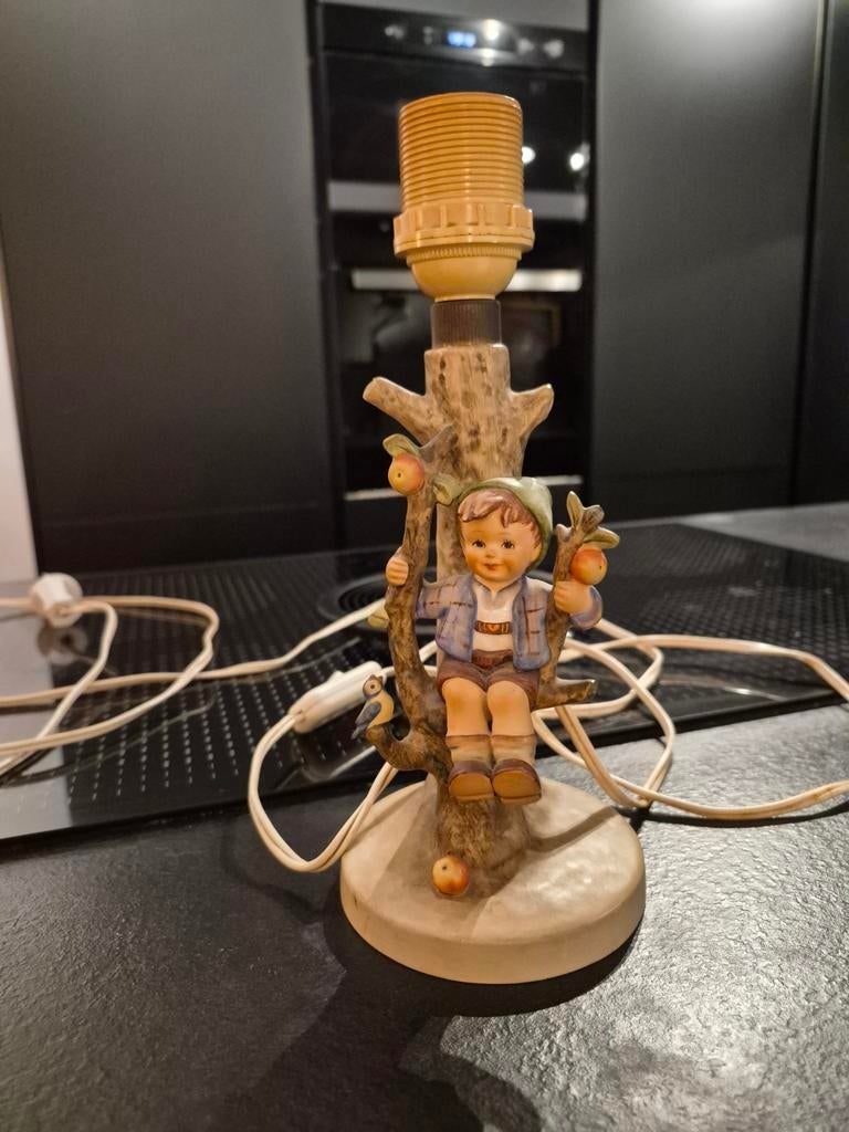 Tafellampje met jongen in boom, Ophalen of Verzenden