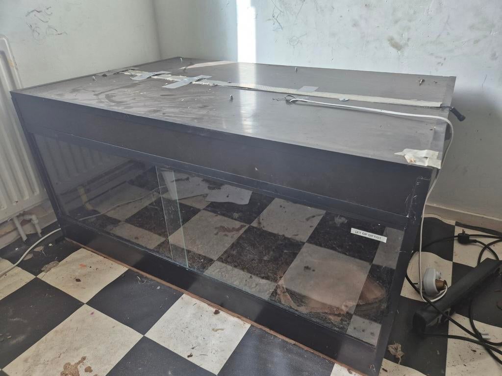 Betonplex terrarium, Dieren en Toebehoren, Reptielen en Amfibieën | Toebehoren, Ophalen, Zo goed als nieuw