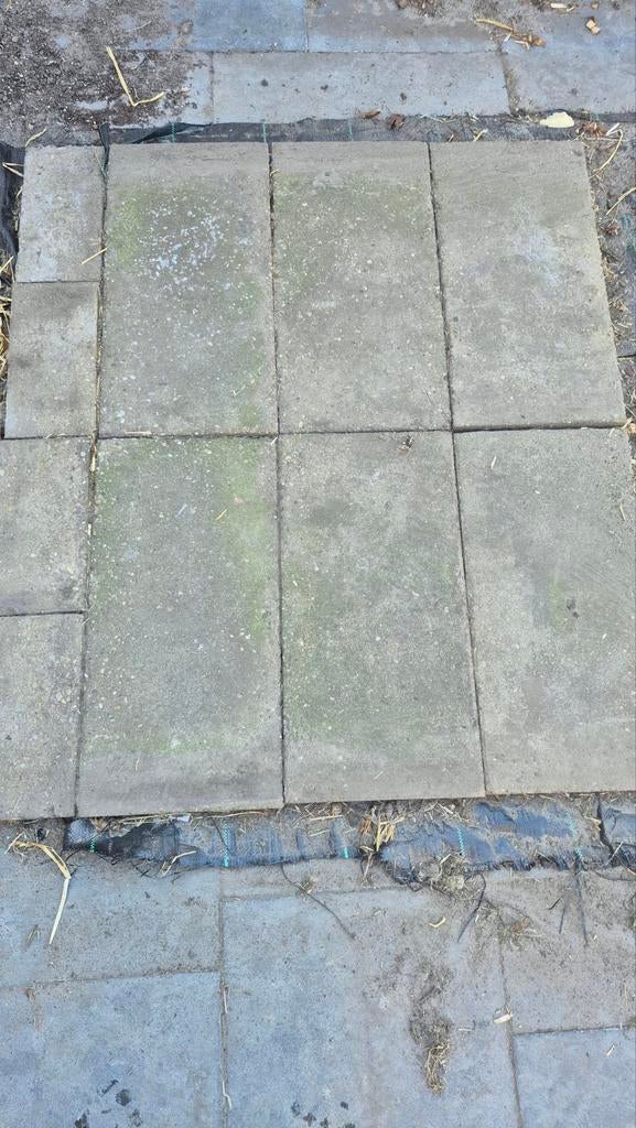 Gratis tuintegels: 60x30 cm en 30x15 cm, Ophalen, Gebruikt, Minder dan 5 m², Beton