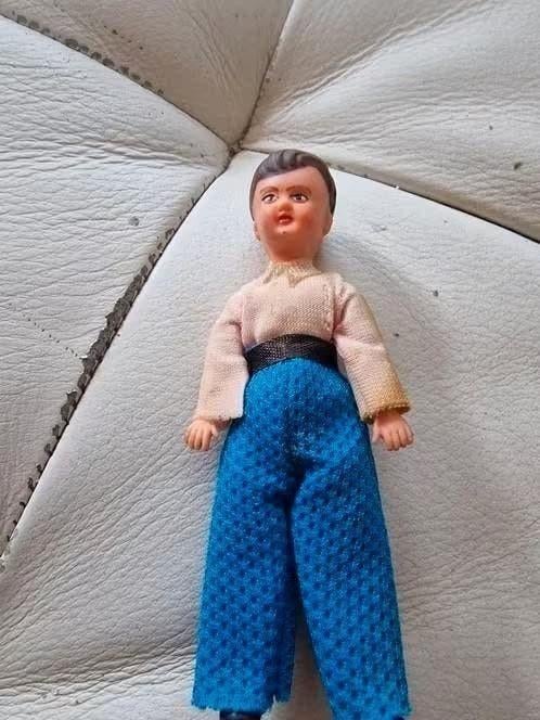 poppenhuis miniaturen oud ari popje nr 122, Ophalen of Verzenden, Zo goed als nieuw, Poppenhuis