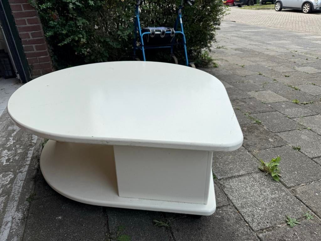Eivormige salontafel op wieltjes, Overige materialen, Gebruikt, 100 tot 150 cm, Minder dan 50 cm