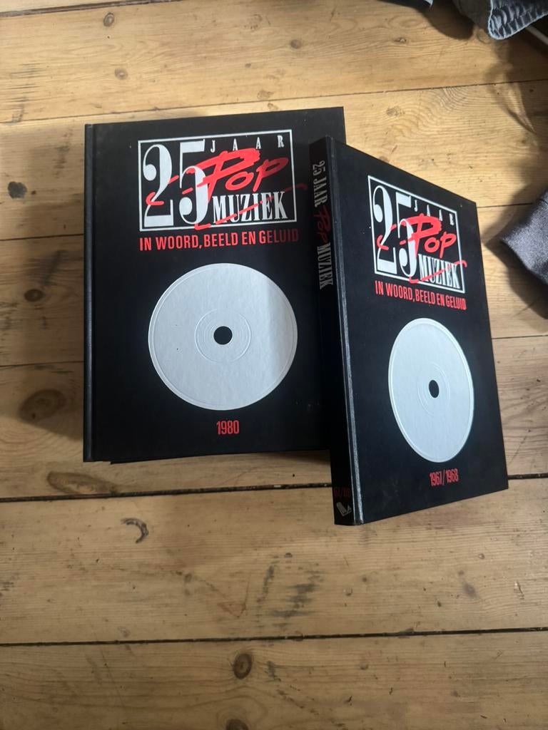 25 jaar popmuziek in woord beeld en geluid. 8 boeken, Ophalen of Verzenden, Zo goed als nieuw