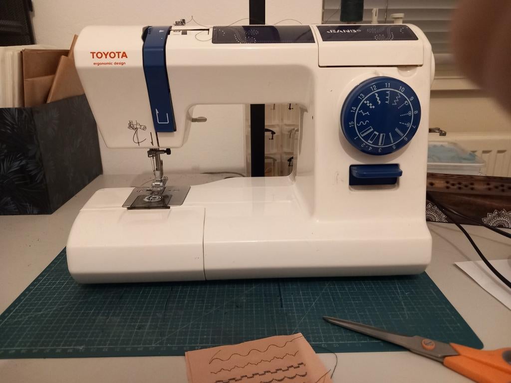 Een goede tweedehands toyota naaimachine, Ophalen, Zo goed als nieuw, Naaimachine, Overige merken