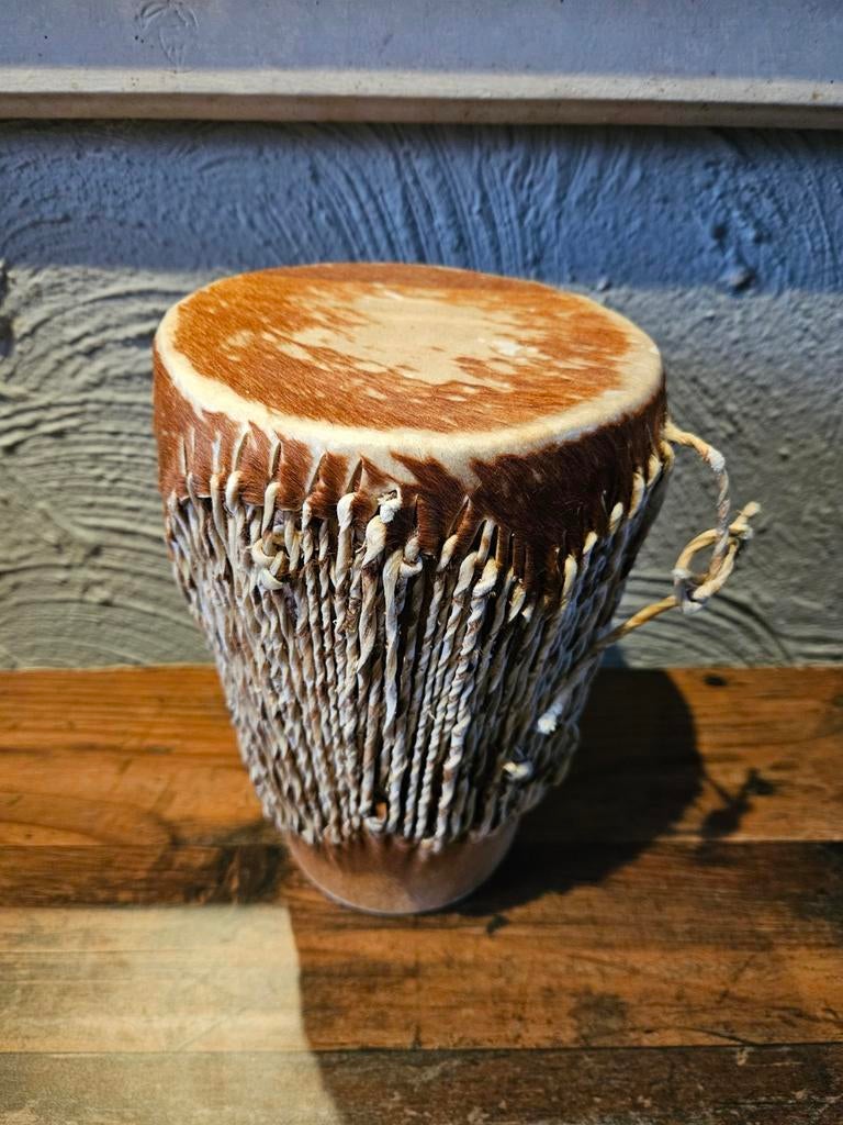 Mooie handgemaakte trommel met dierenhuid, Ophalen of Verzenden, Zo goed als nieuw, Trommel