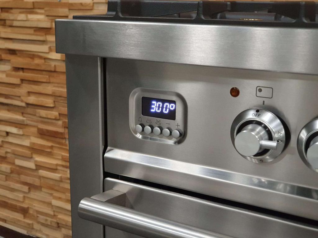 Luxe Boretti Fornuis 70cm RVS 300 graden oven 4 pitten, Niet ingevuld, 60 cm of meer, Niet ingevuld, Zo goed als nieuw