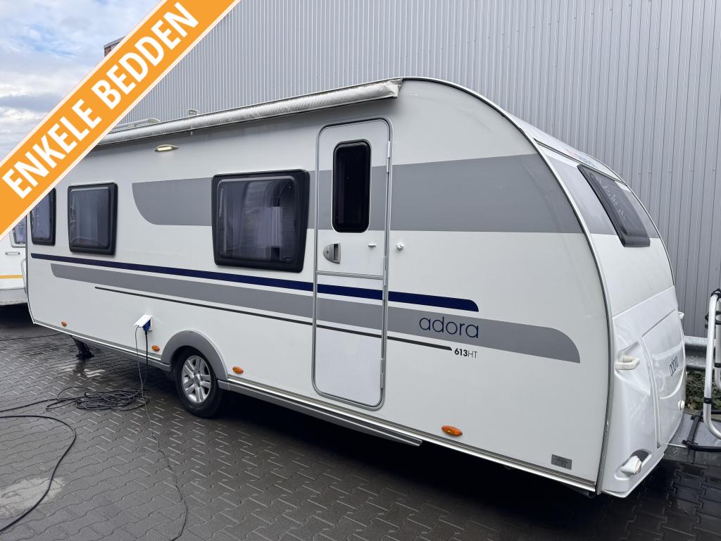 Adria Adora 613 HT / enkele bedden / mover / airco, Caravans en Kamperen, Caravans, Rondzit, Bedrijf, Schokbreker, Adria