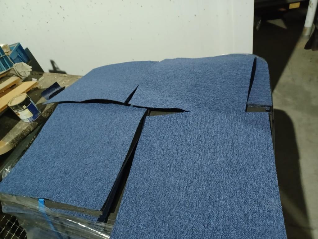 Gebruikte tapijttegels ca. 3700 m², Ophalen, Gebruikt, Blauw, 75 m² of meer