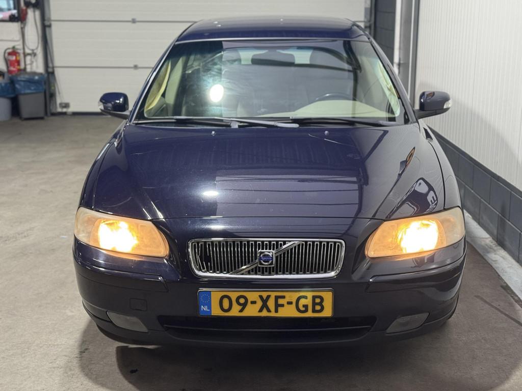 Volvo V70 2.4D Edition Vol jaar APK, Voorwielaandrijving, 15 km/l, Beige, 1535 kg