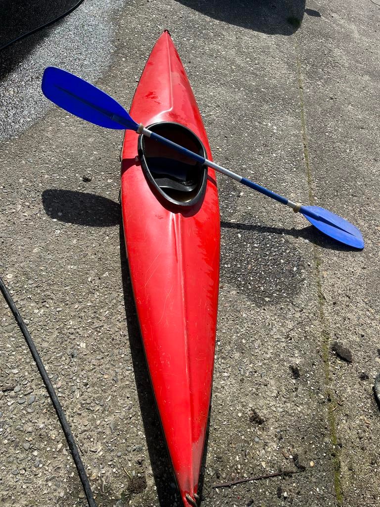 Rode polyester eenpersoons kajak, Ophalen, Gebruikt, 1-persoons