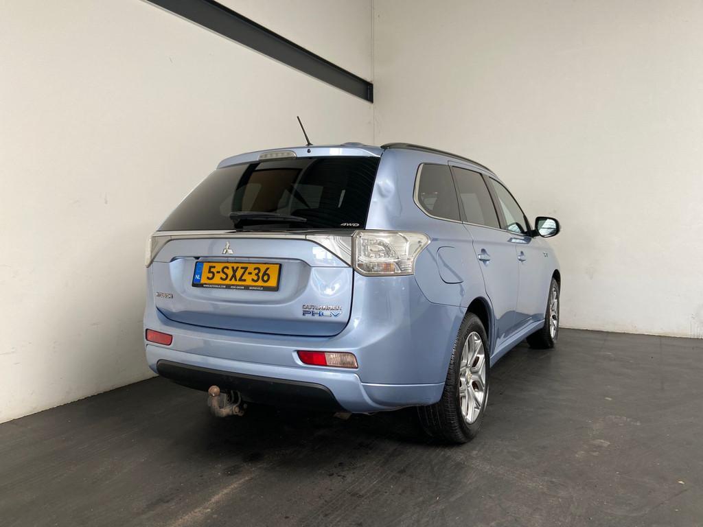 Mitsubishi Outlander 2.0 PHEV instyle (bj 2013, automaat), Automaat, 4 cilinders, Lichtsensor, Blauw