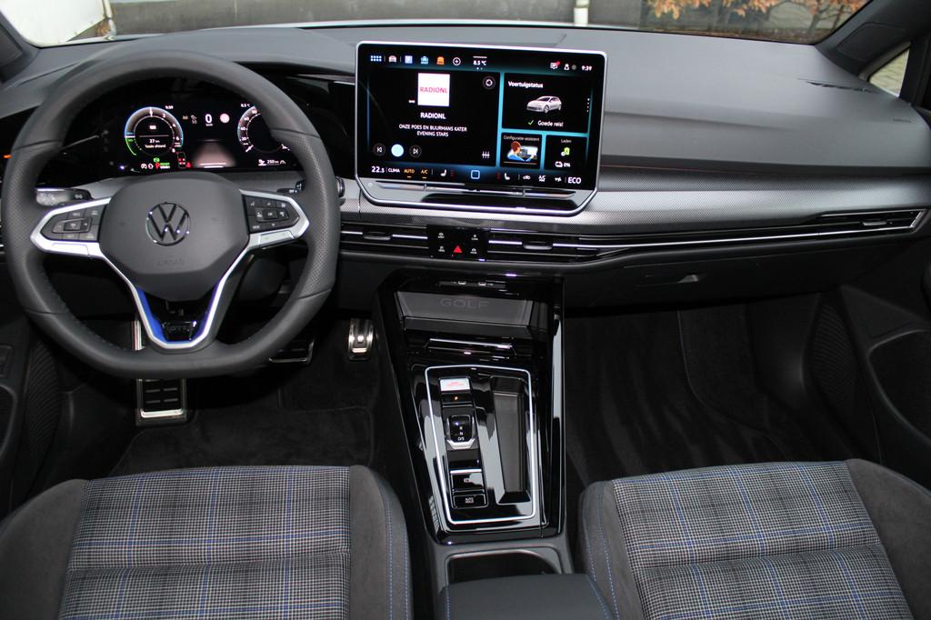 Volkswagen Golf 1.5 eHybrid GTE | Panorama dak | Stoel/Stuur, Adaptive Cruise Control, 4 cilinders, Met garantie (alle), Zwart
