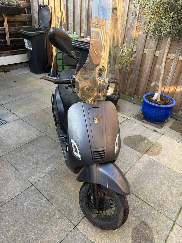 Senzzo scooter met windscherm, Fietsen en Brommers, Snorfietsen en Snorscooters, Ophalen, Gebruikt, Benzine, Overige merken