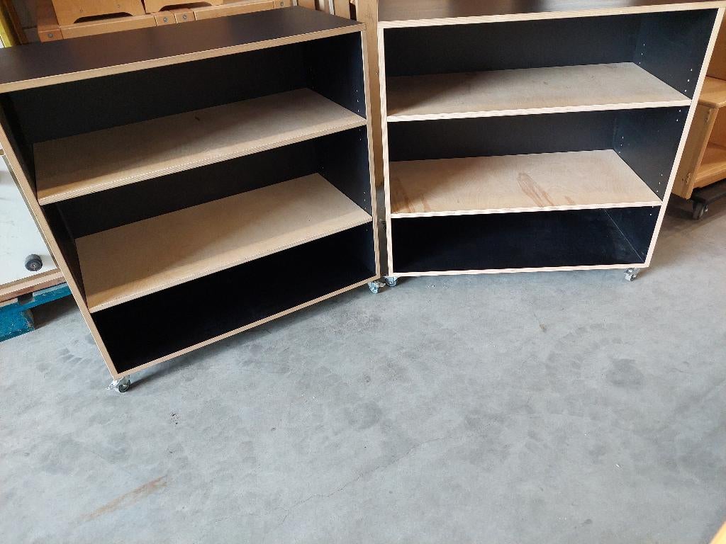 Set van 2 De Beleving schappenkasten / kieskasten, Met plank(en), Zo goed als nieuw, School / KDV, 25 tot 50 cm