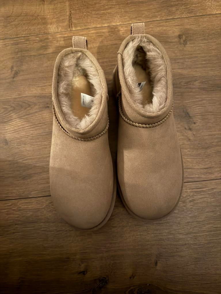 UGG Classic Ultra Mini bruin, Ophalen of Verzenden, Zo goed als nieuw, Bruin