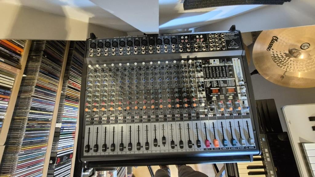 BEHRINGER EUROPOWER PMP6000, Ophalen of Verzenden, Zo goed als nieuw, 20 kanalen of meer, Microfooningang