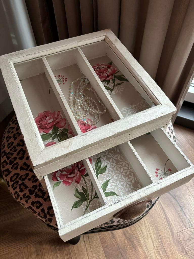 OPRUIMING Vitrinekistje sieradenkistje, Ophalen of Verzenden, Zo goed als nieuw