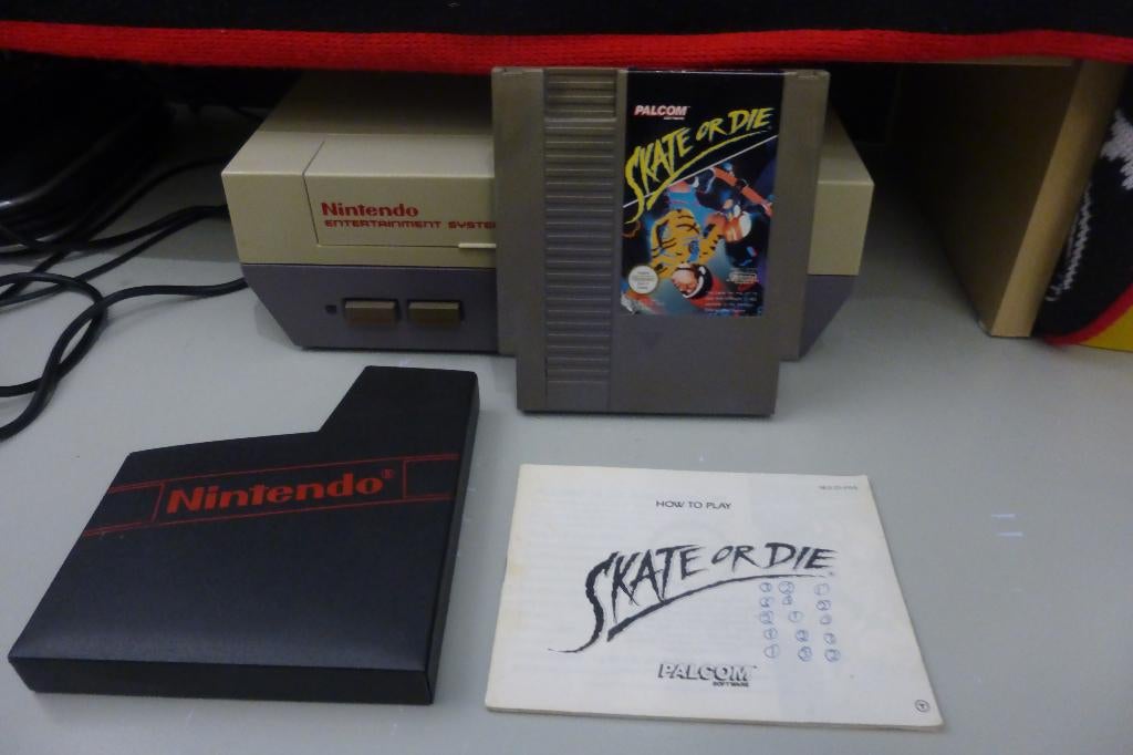 Skate or Die met boekje, Ophalen, 1 speler, Zo goed als nieuw, Sport
