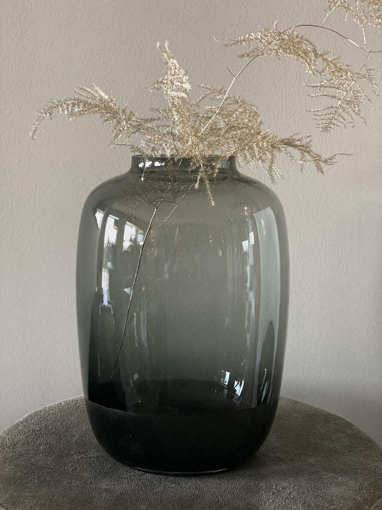Vase the world smoke vaas 35 cm hoog, 25 cm breed, Huis en Inrichting, Woonaccessoires | Vazen, Ophalen, Overige kleuren, Minder dan 50 cm